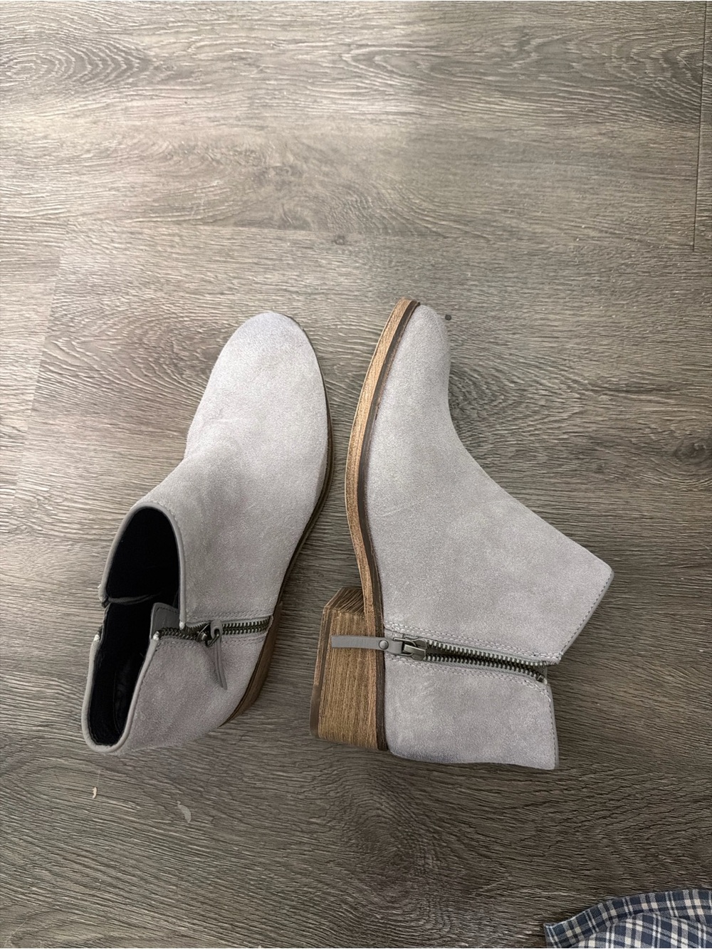 Cole Haan Gray Suede Ankle Boots Side Zip Block Heel Women’s 7B - Picture 9 of 9